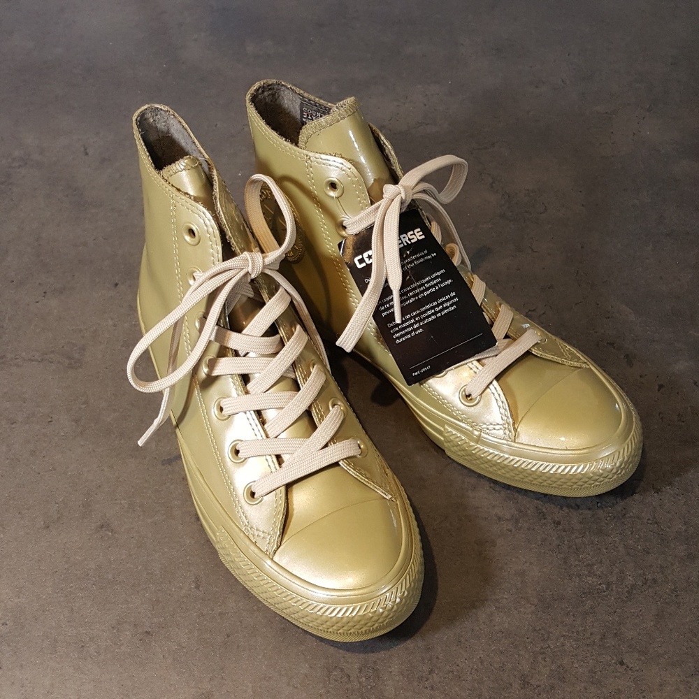 Converse All Star Chuck Taylor Hi Top Size 7 NWT